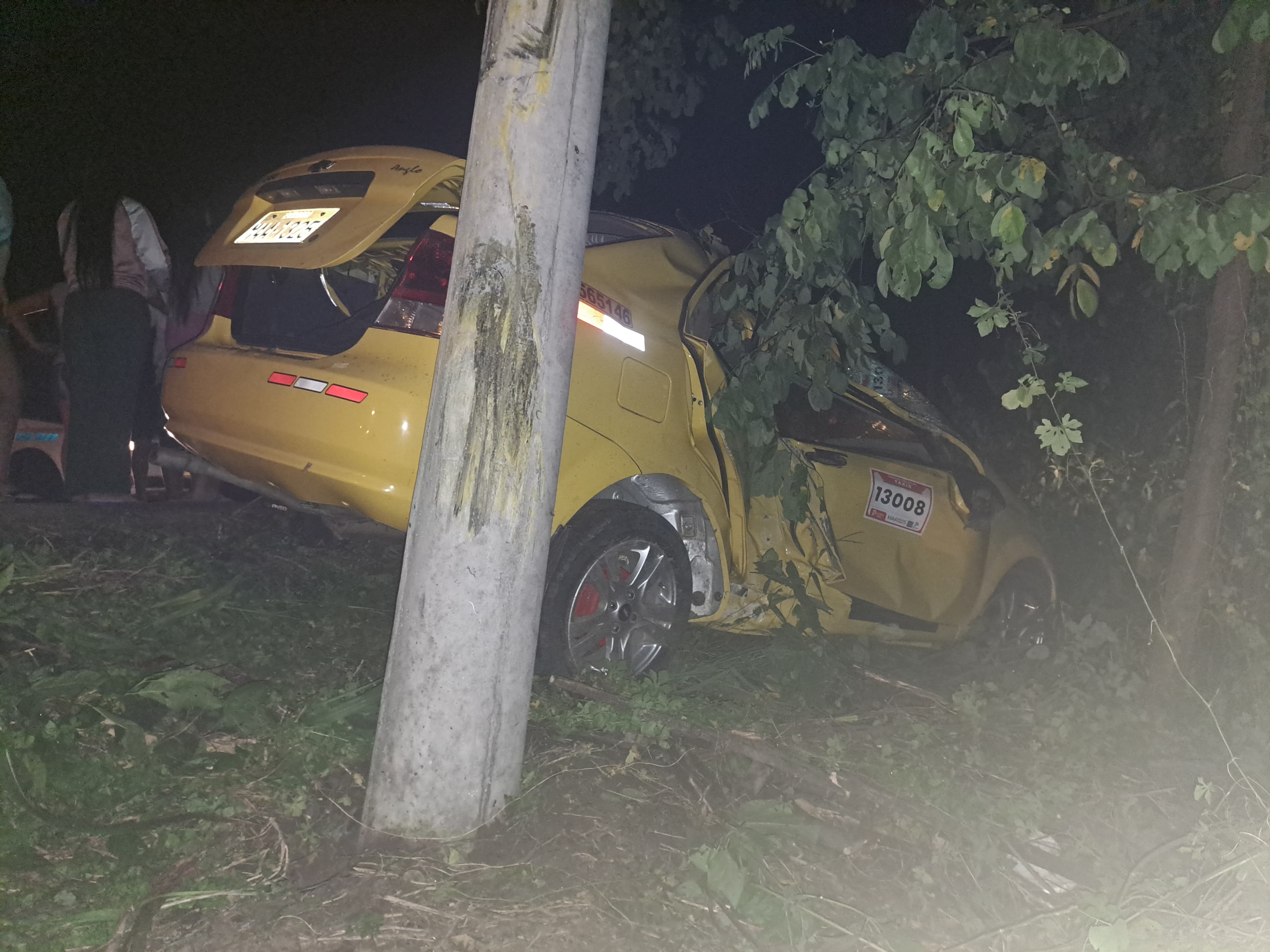 Un taxista de Portoviejo perdió la vida, aparentemente, tras sufrir un accidente de tránsito cuando se movilizaba en su unidad.