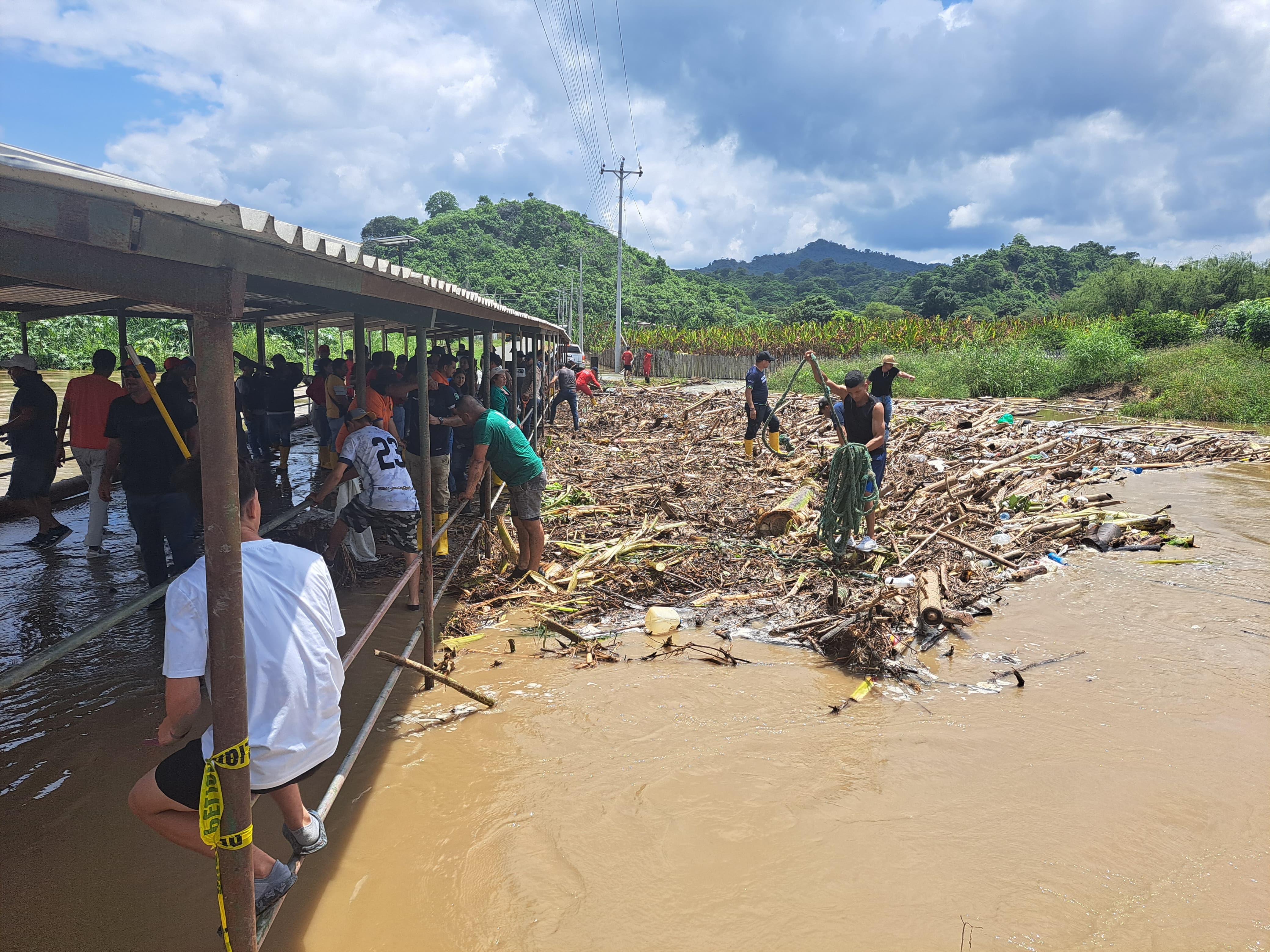 Creciente río Portoviejo Puente El Cady lluvias