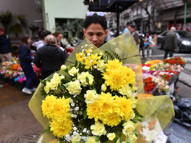por qué regalar flores amarillas este 21 de marzo