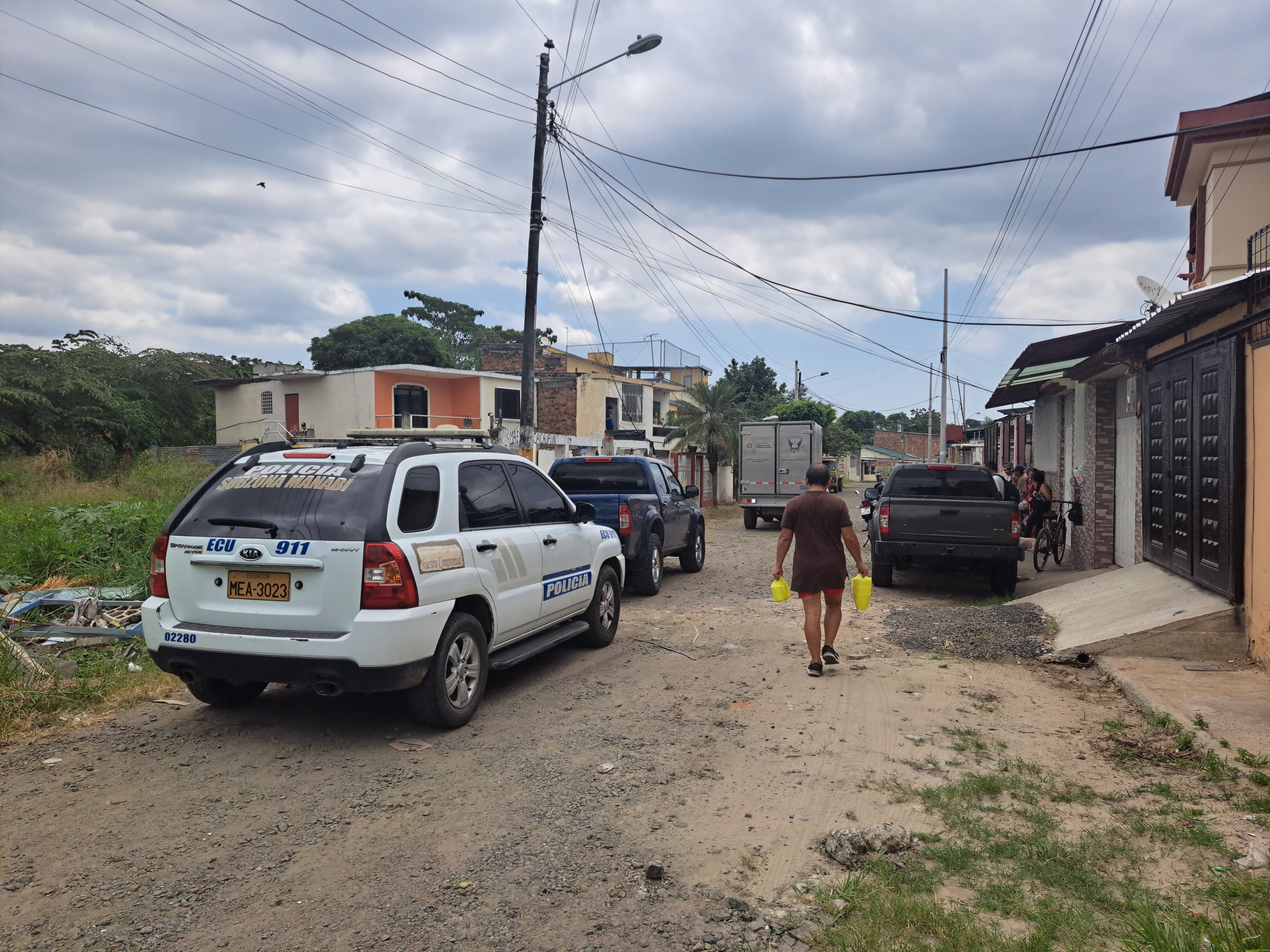 Cadáver de un hombre flotaba en un río de Portoviejo