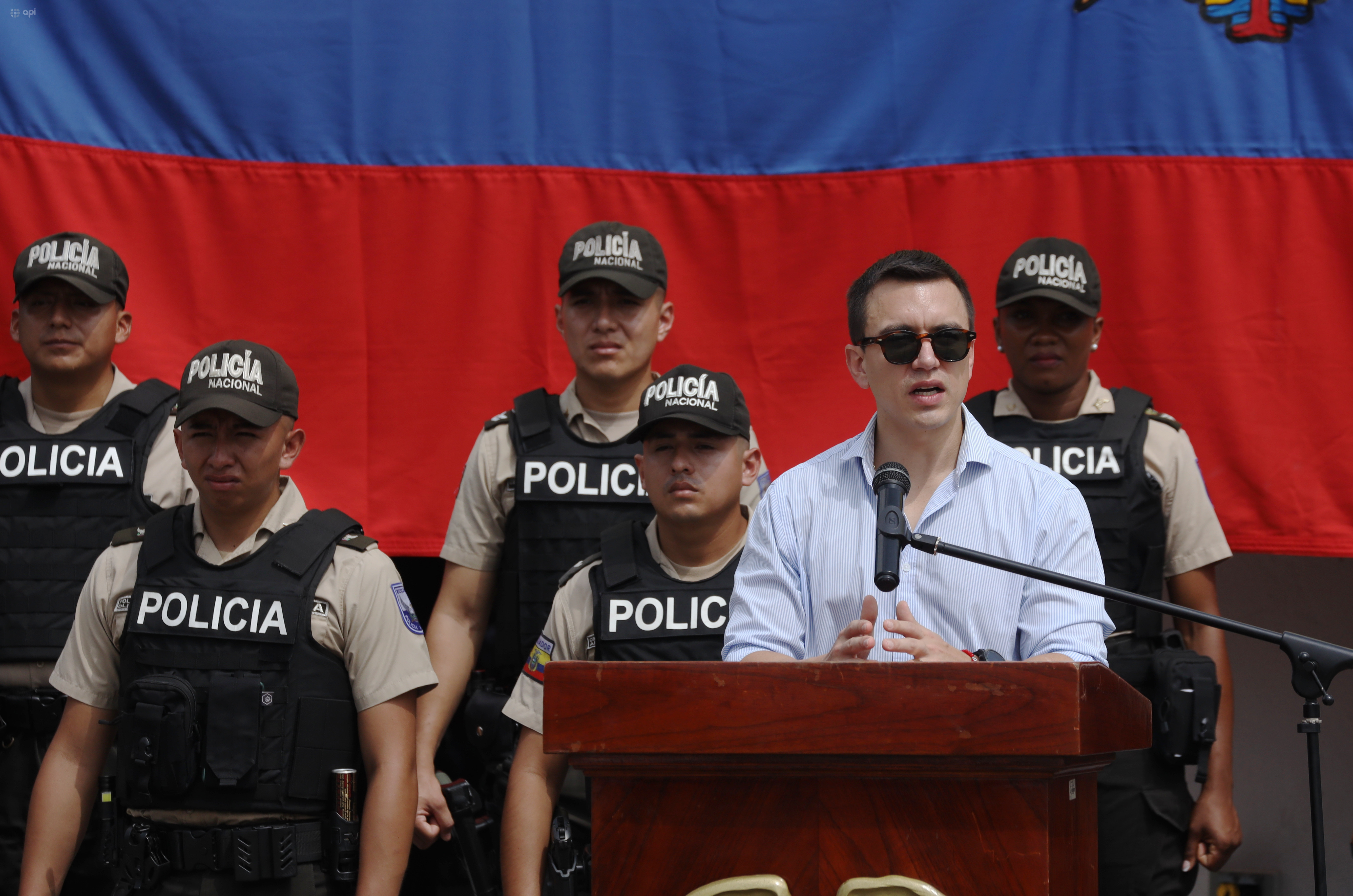 Noboa pide a las fuerzas del orden modernizar manuales del uso legítimo de la fuerza