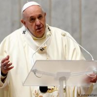 El Papa reduce el sueldo del personal del Vaticano