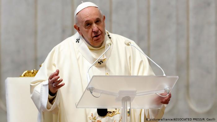 El Papa reduce el sueldo del personal del Vaticano