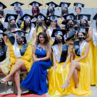 Escuela de emprendimiento gradúa a 33 maquilladoras en Manta