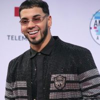 Anuel AA dice hará cosas grandes como propietario de equipo baloncesto