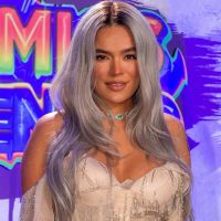 Karol G y Bad Bunny se coronan en unos Premios Juventud muy emotivos