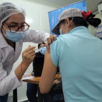 Este lunes arranca la vacunación para las personas menores de 48 años