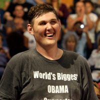 Muere a los 38 años Igor Vovkovinskiy, el hombre más alto de Estados Unidos