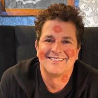 Carlos Vives logra récord Guinness por ‘besatón virtual’