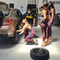 Candidatas a Miss Ecuador aprenden mecánica básica y defensa personal