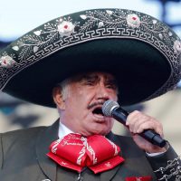 Vicente Fernández sale de terapia intensiva tras accidente