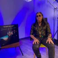 Elvis Crespo, feliz de darle vida al género tropical con voz de “platanero”