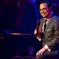 El cantante de salsa Gilberto Santa Rosa está contagiado de covid-19