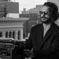 Arjona lanza “Negro” y sigue agotando entradas en España