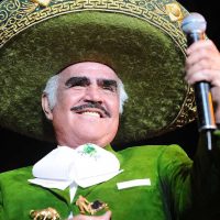México llora la pérdida de su rey de las rancheras, Vicente Fernández