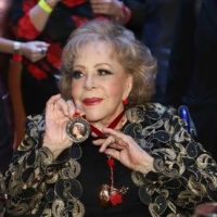Hospitalizan a la actriz mexicana Silvia Pinal por covid-19