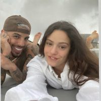 Rosalía y Rauw Alejandro actúan en un polémico evento navideño en Puerto Rico