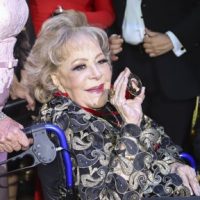 Actriz Silvia Pinal deja el hospital y sigue tratamiento contra covid en casa