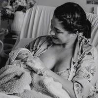 La presentadora de televisión Karin Barreiro acaba de convertirse en madre por segunda vez
