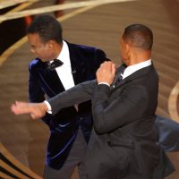 Will Smith desconcierta en la gala de los Oscar al pegarle al presentador Chris Rock