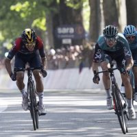 ¡Orgullo ecuatoriano! Carapaz celebró su cumpleaños en el podio del Giro de Italia