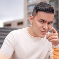 El colombiano Yeison Jiménez vuelve a la cantina para cantarle al desamor