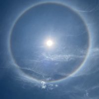 Halo solar sorprende en varias ciudades de Ecuador ¿Qué es el fenómeno?