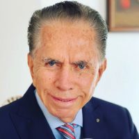 “Solo nos queda Don Alfonso” (según los memes): el periodista es tendencia por la muerte de ‘Chabelo’
