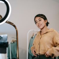 Prohíben a ‘influencers’ dar consejos sobre medicina estética y criptomonedas