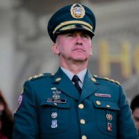 ¡Malditos celos! Jefe del Ejército espió al profesor de inglés de su esposa