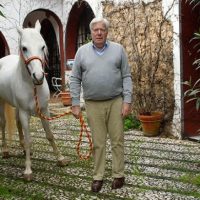 El heredero de Hermès quiere dejar su fortuna de 10.700 millones de dólares a su jardinero
