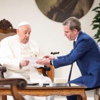 El Papa llama a “desmaculinizar” la Iglesia