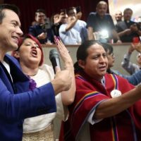 Daniel Noboa cantó temas de Julio Jaramillo a migrantes en Italia