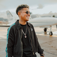Farándula. Jombriel desbanca a Bad Bunny y se convierte en el artista más escuchado en Ecuador con su tema Vitamina