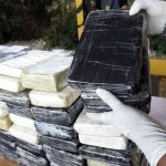 En una lancha agentes e la Armada incautaron 1.200 kilos de droga que estaban camuflados en un doble fondo.