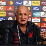 El entrenador del club brasileño de fútbol Paranaense, Luiz Felipe Scolari