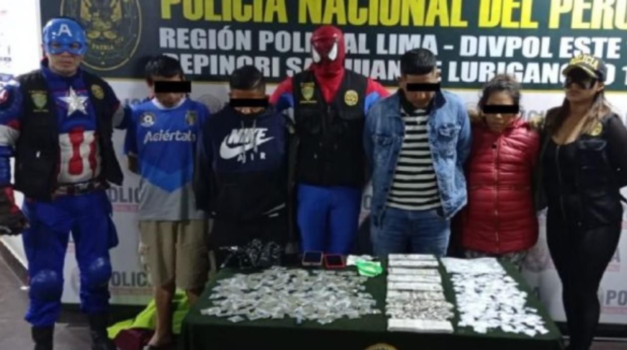 Agentes de la Policía de Perú se visten de superhéroes para capturar a banda