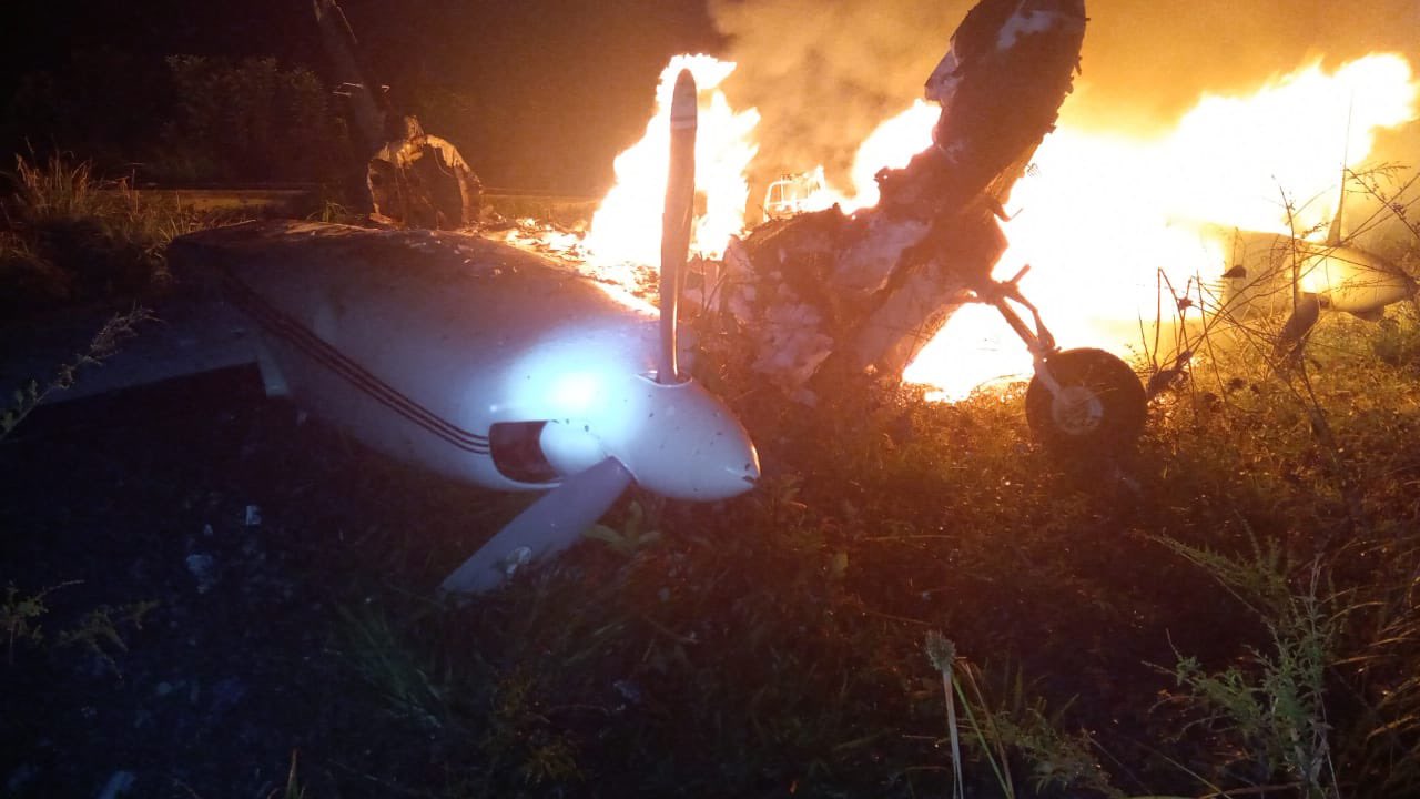 una narco avioneta incinerada en el sector de Cuyamel, Iriona Colon.