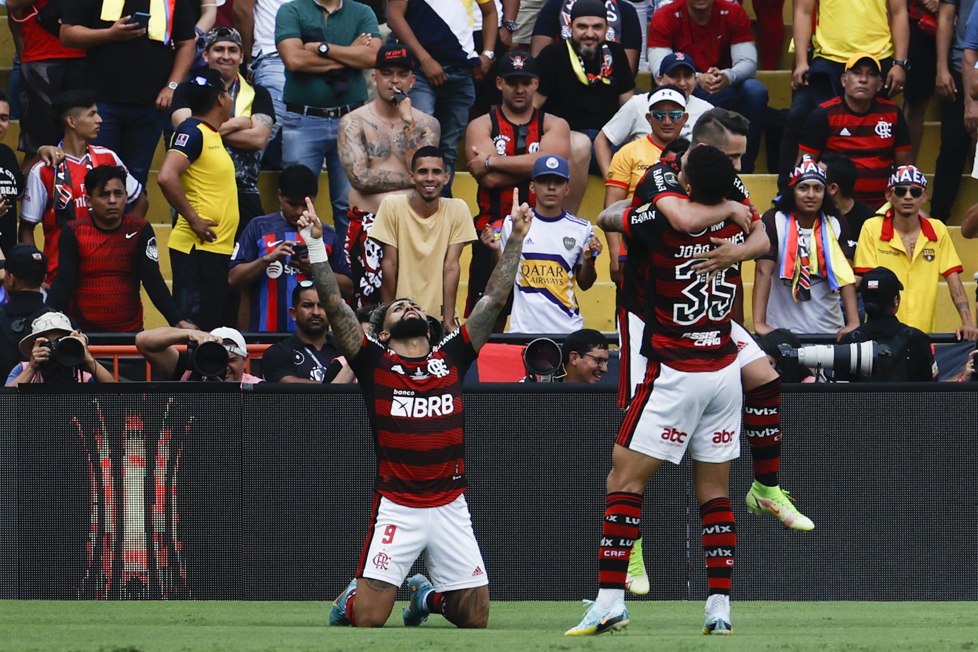 Gabriel Barbosa 'Gabi' (i) de Flamengo