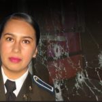 una mujer policía identificada como Verónica Songor
