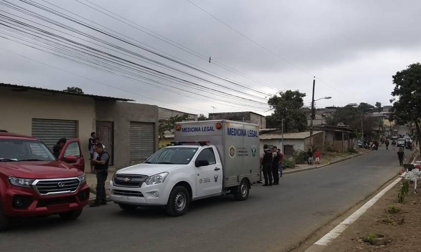 En Flor de bastión, en Guayaquil, cuatro personas fueron asesinadas en una supuesta venganza entre bandas delictivas.