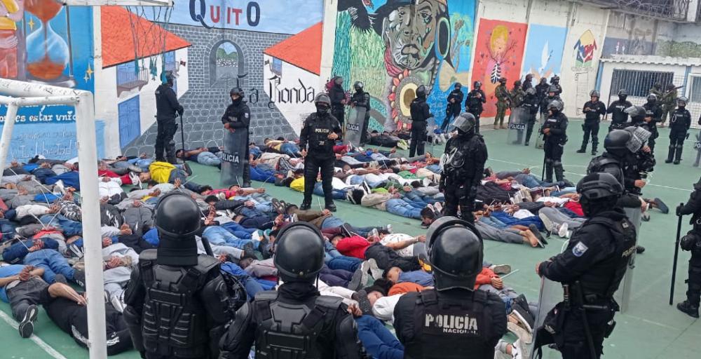 La Policía retoma el control de la cárcel de El Inca, en Quito, tras varios incidentes.