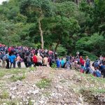 Migrantes abandonados por coyoteros en una zona montañosa de México.