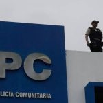 Policías vigilan desde los techos de las UPC