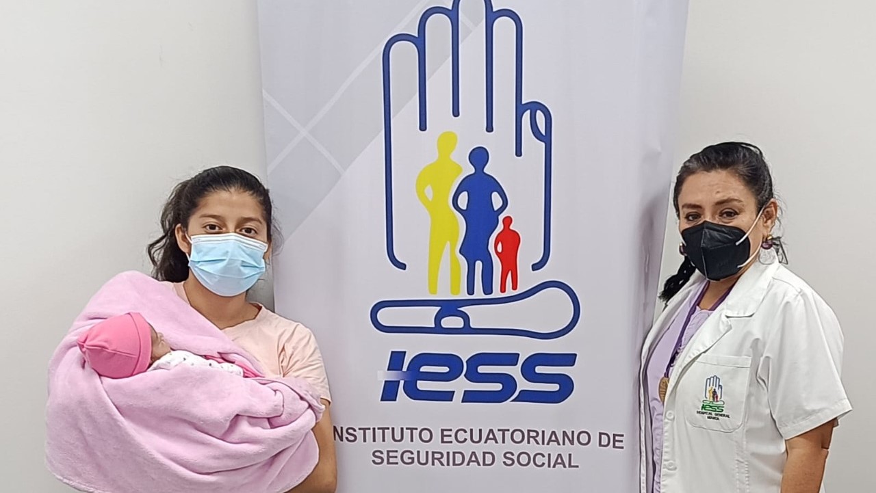 Salvan a bebé en el IESS de Manta