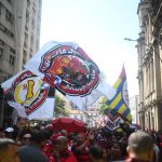 Aficionados de Flamengo celebran la conquista de la Copa Libertadores y de la Copa de Brasil