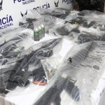 La Policía presentó las armas que le fueron decomisadas a quienes brindaban seguridad a Junior Roldán.