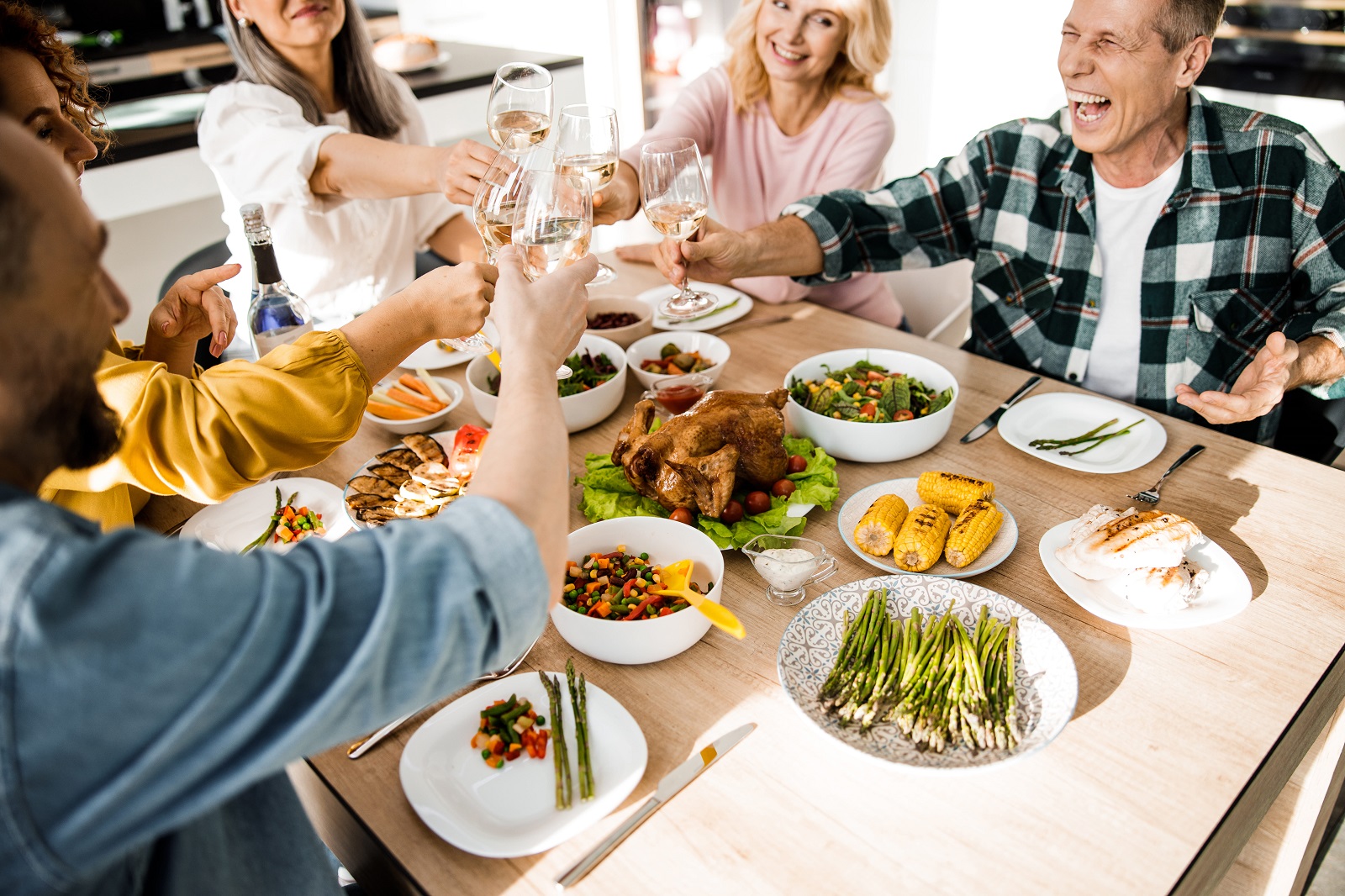 Cómo evitar o tratar intoxicaciones alimenticias en épocas festivas