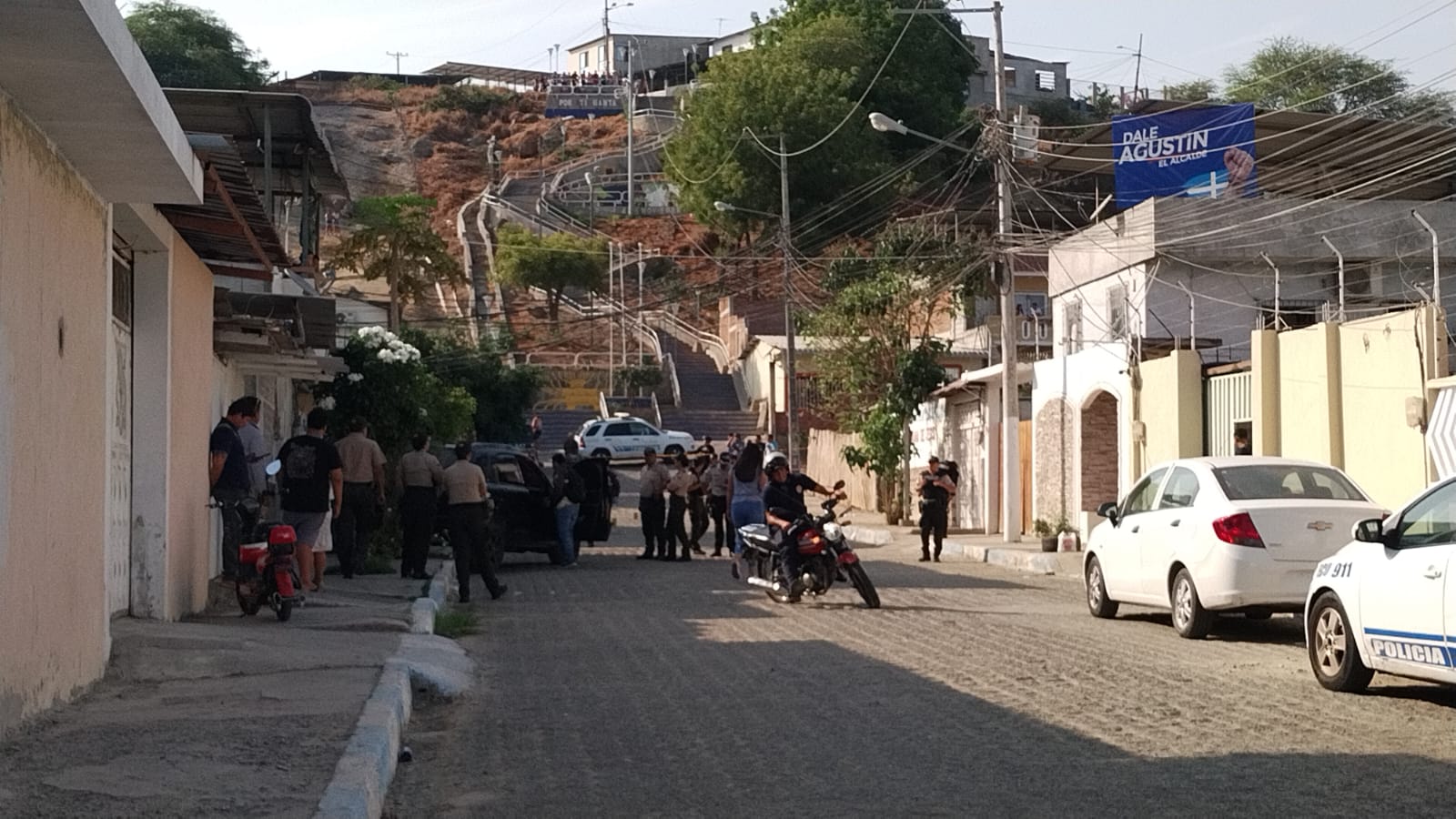 Un hombre fue asesinado en el barrio 4 de Noviembre de Manta. La víctima se movilizaba en un auto negro.