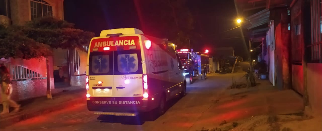 Ambulancia del Cuerpo de Bomberos de El Carmen.